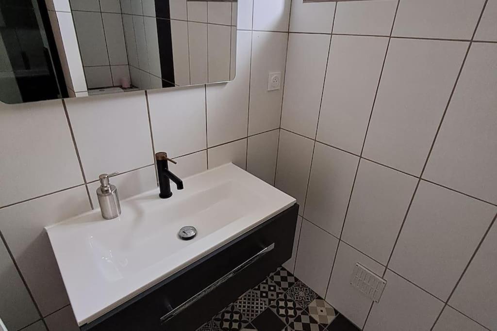Agreable T2 Classe 3 Etoiles, Refait A Neuf, Dans Quartier Calme Родез Екстериор снимка